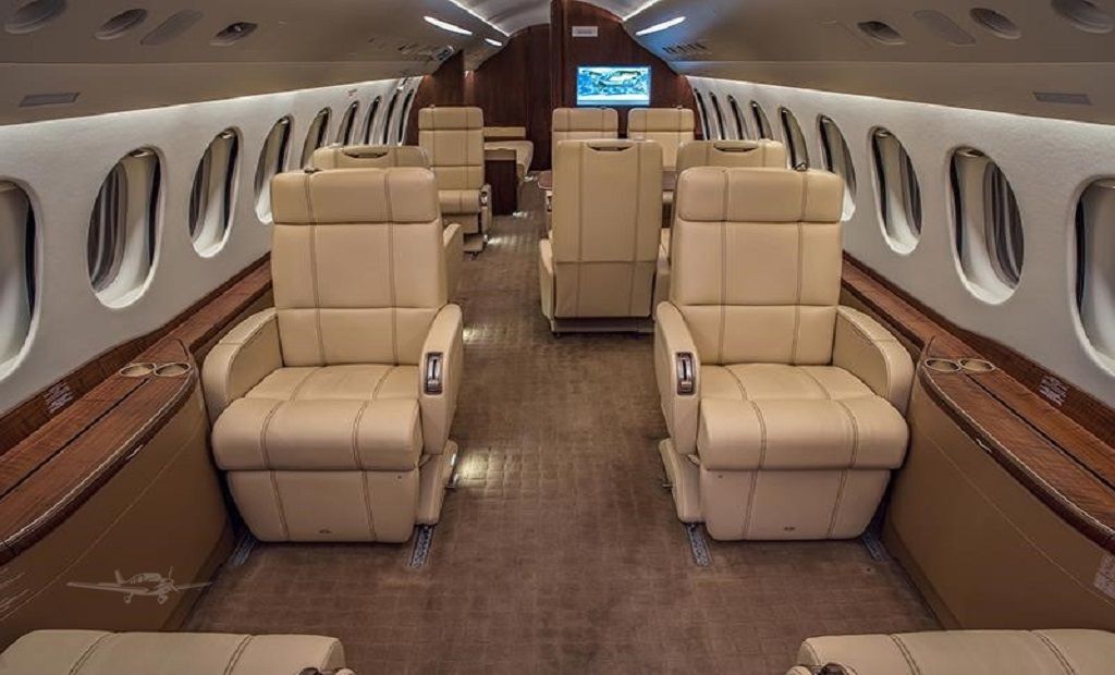 Jet-Flotte-air-dynamic-falcon8x-interior.jpg