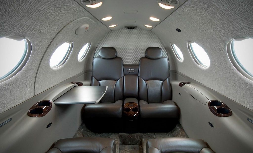 jet-fleet-air-dynamic-mustang-interior.jpg